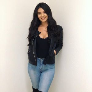 Meet your Posher, Daniela